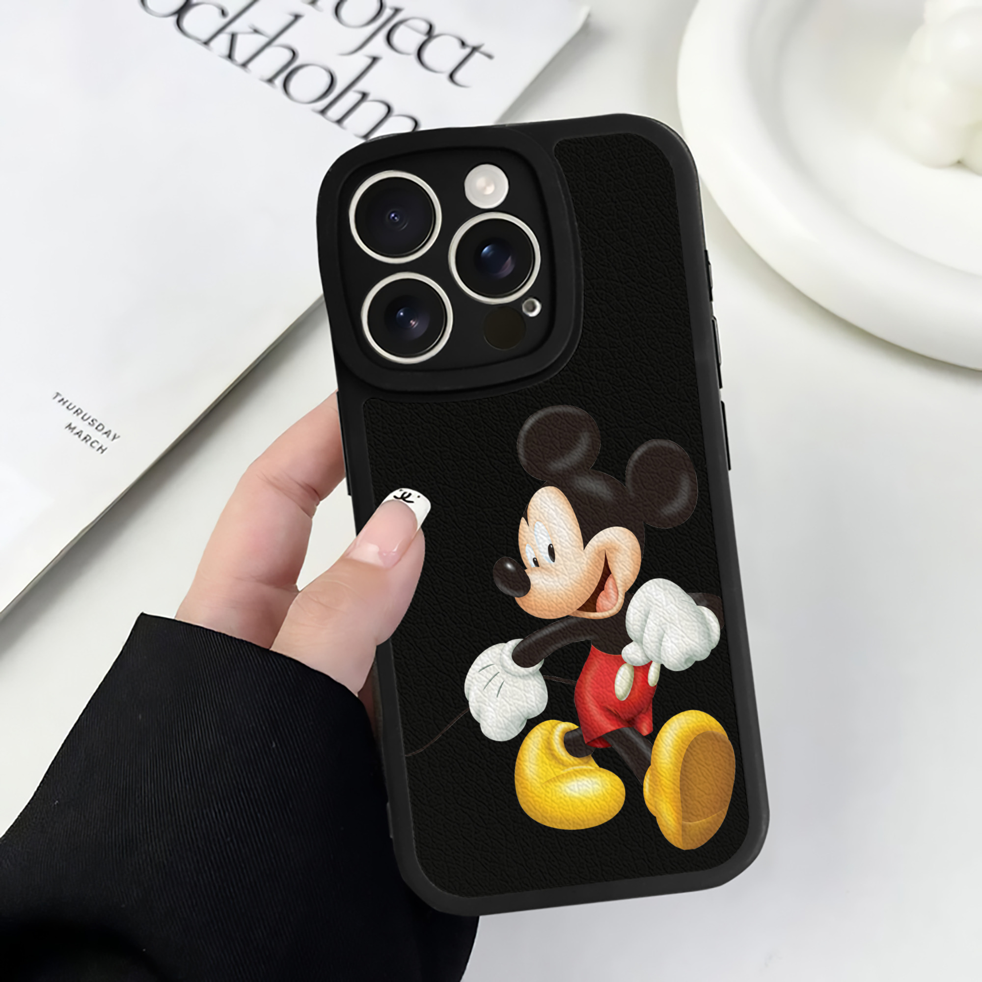 （画像用） ミッキーマウス Mickey Mouse 【iPhone 16シリーズ対応】シリコンスマホケース（レザー調） 材質：シリコン